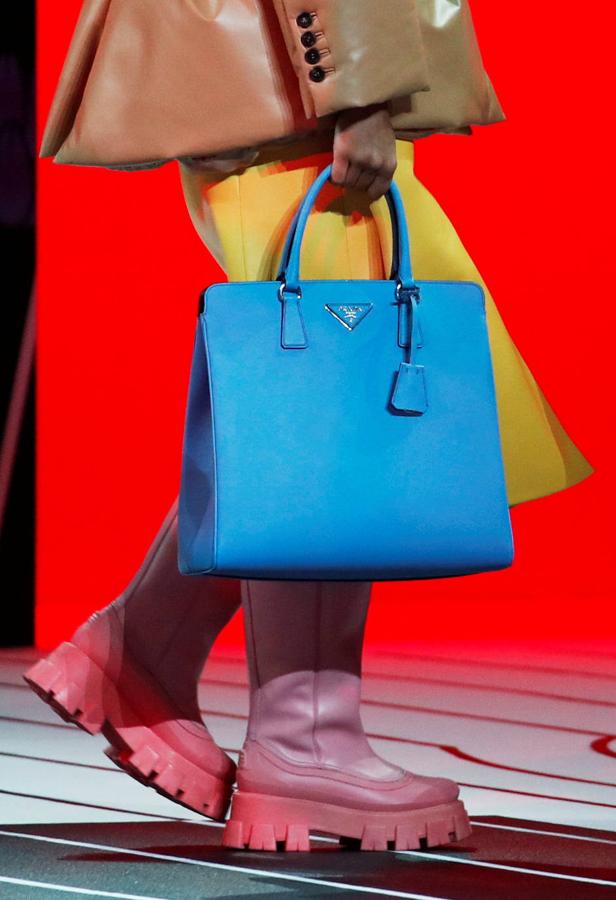 Bolsos best sale prada 2020